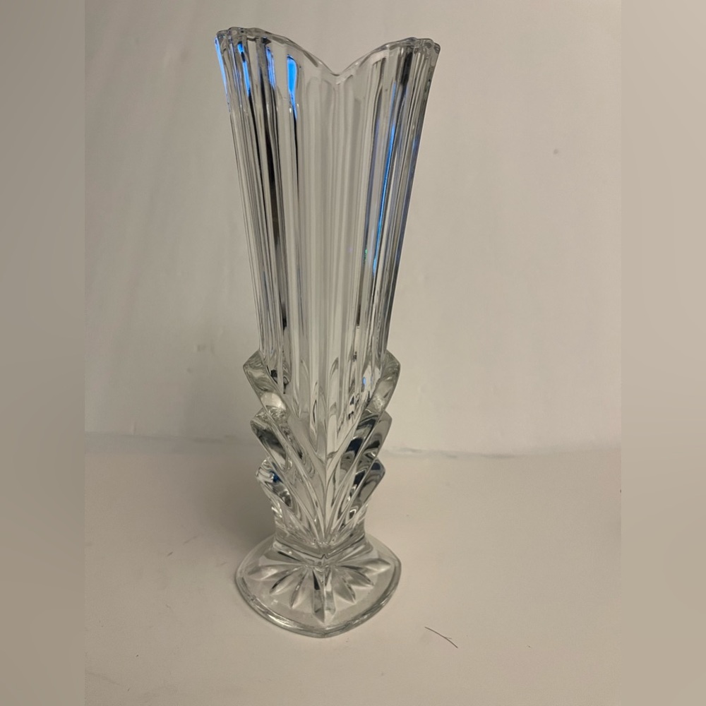 New Studio Nova Belmont Crystal Bud VASE size 8”1/4 H WX127/620